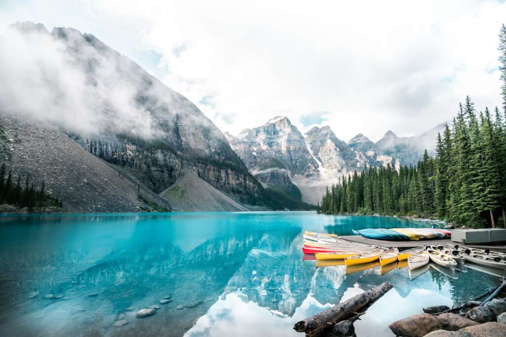 beautiful-moraine-lake-in-banff-national-park-alb-2021-09-03-05-55-53-utc